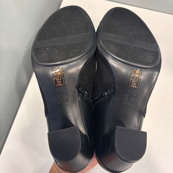 Black suede pumps/heels - Picture 3 of 4